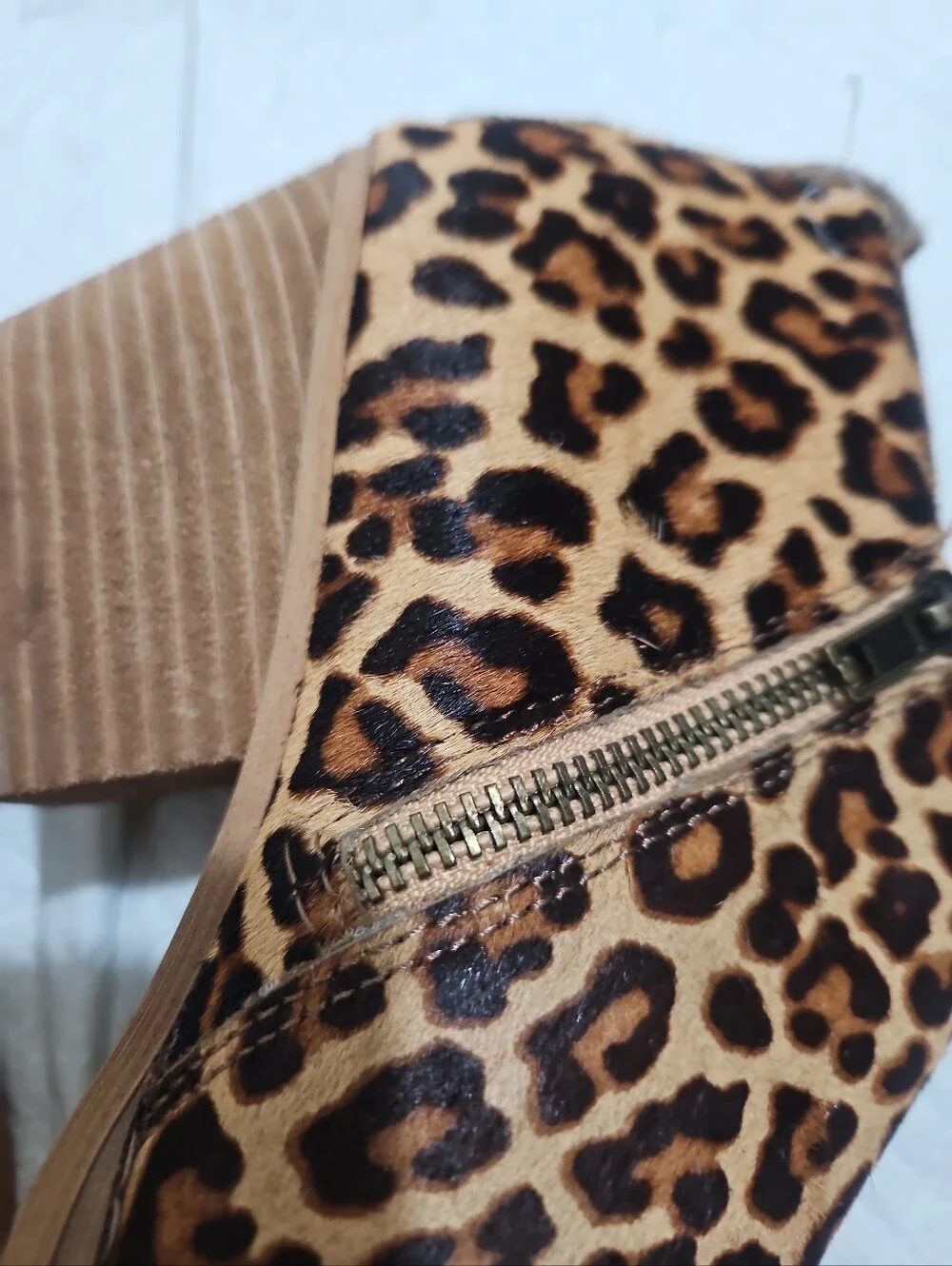Very Volatile Women's Leopard Print Double Zipper Fur Booties Sz 9